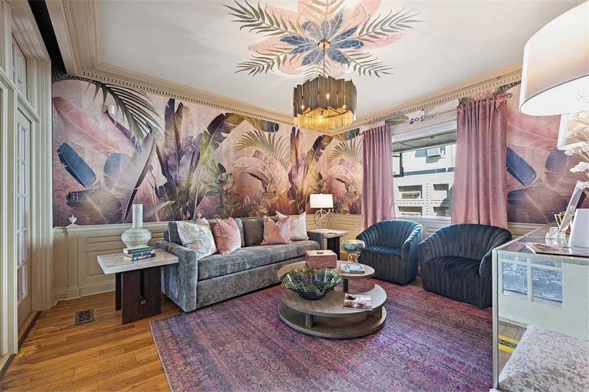 Tropical mural sitting room with painted ceiling